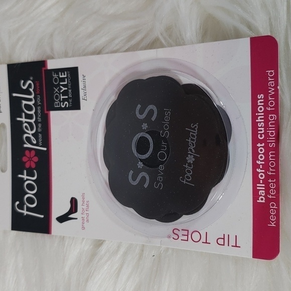 New In Packages Foot Petals & Lint Removing Sheets Styling Tools Duo - Picture 2 of 7